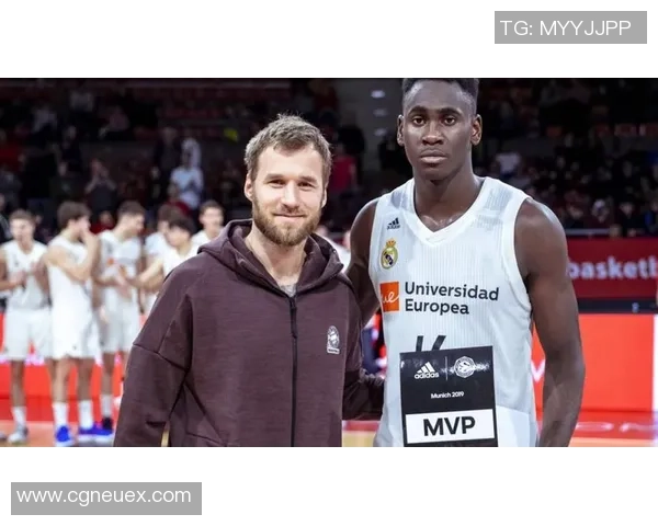 嚄唶宿将,皇家社会副队长埃卢斯通多完结个人队史300场